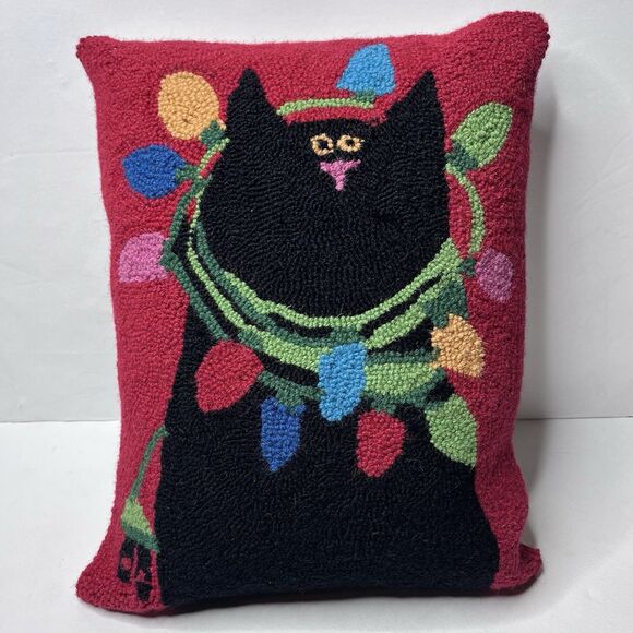 Peking Handicraft Hook Pillow Christmas Cat Wrapped In Lights 16x12 - Picture 1 of 4
